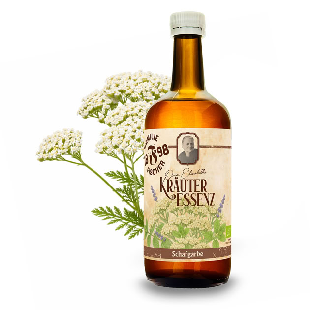 Braune Glasflasche mit Etikett "Kräuter Essenz" und einem Bild von Kräutern, daneben weiße Blüten.