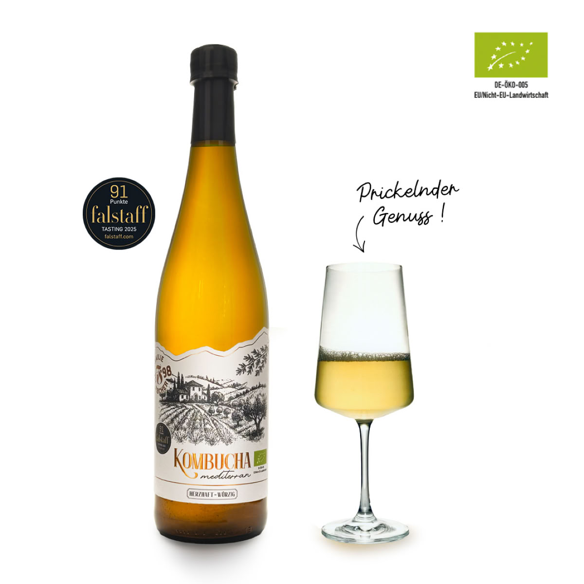 Eine Flasche Kombucha neben einem gefüllten Glas, mit einem Bio-Siegel oben rechts und einem schwarzen Kreis mit Text links.